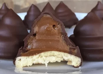 Cómo hacer conitos de dulce de leche bañados en chocolate