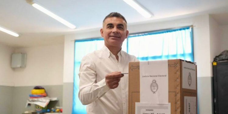 Fabián Gramajo votó acompañado por sus hijas en Chimbas