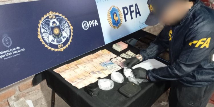 Mega operativo: secuestran dos kilos de marihuana y detienen a dos personas