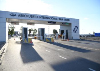 Escándalo: un pasajero ebrio obligó a frenar un vuelo en el aeropuerto de San Juan