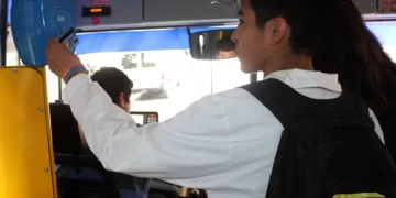 Docentes rurales de Caucete reclaman ajuste en los horarios del colectivo a Bermejo