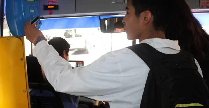 Docentes rurales de Caucete reclaman ajuste en los horarios del colectivo a Bermejo