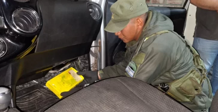 Gendarmería incautó más de un kilo de cocaína oculto en un auto en San Juan