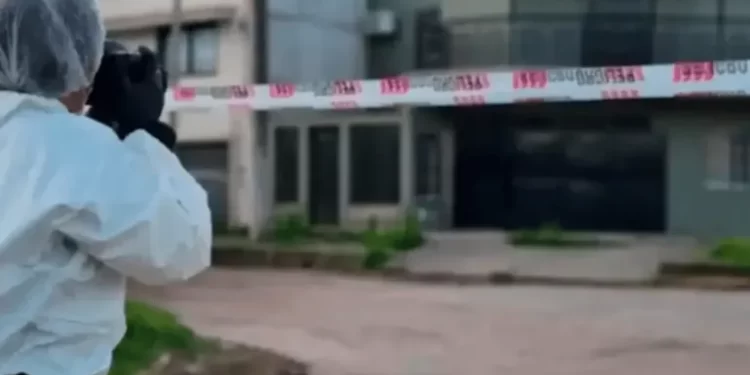 Encontraron el cuerpo descuartizado de un contador en el freezer de su casa