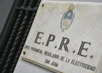 El EPRE prohíbe a las distribuidoras cortar la luz los viernes y vísperas de feriado
