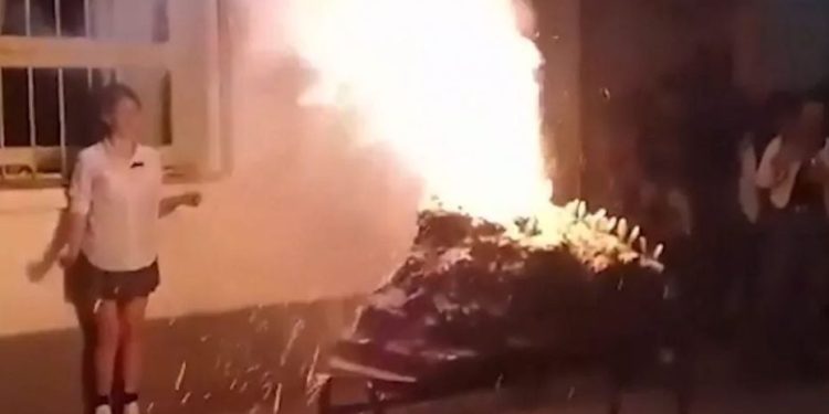 Explosión en una escuela: una niña está grave y una mujer tuvo que ser operada