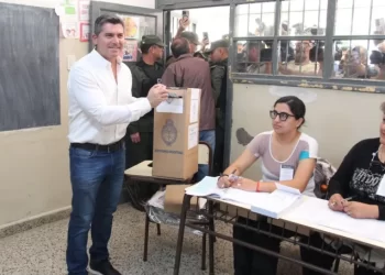Marcelo Orrego votó y destacó el valor de la familia y la democracia