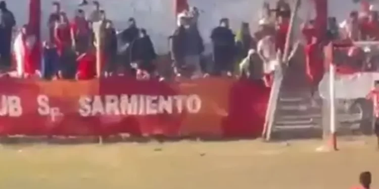 Explosión en el clásico: Sarmiento de Zonda sancionado tras el brutal ataque que dejó a un hincha sin un ojo