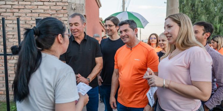 Marcelo Orrego caminó Pocito junto a los candidatos del Frente XSanJuan