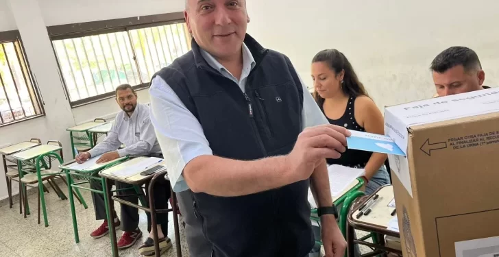 José Peluc votó y pidió que “las fuerzas del cielo acompañen a los sanjuaninos”