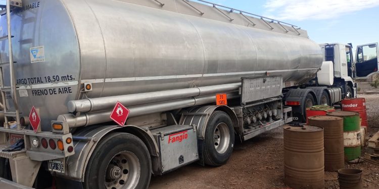 Chofer intentó desviar la ruta para robar combustible y terminó detenido