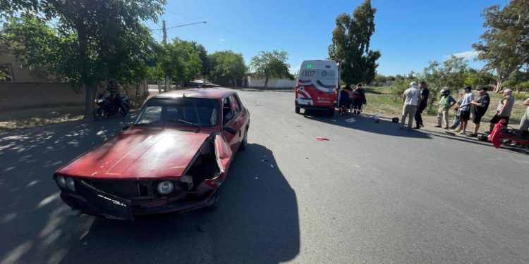 Caucete: una menor resultó gravemente herida tras chocar en moto contra un auto