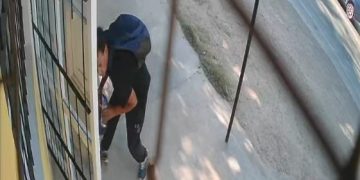 Ni el vino se salva: se robó una damajuana y lo detuvieron con la misma ropa