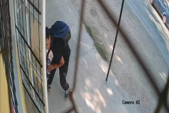 Ni el vino se salva: se robó una damajuana y lo detuvieron con la misma ropa