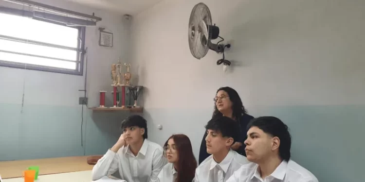 Alumnos de la EPET N°3 ganaron un concurso nacional con cápsulas de agua biodegradables