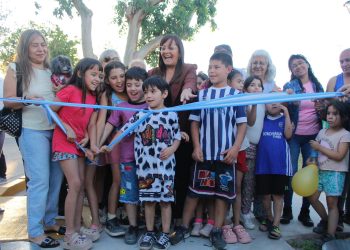 El Barrio Los Tamarindos ya disfruta de su nueva plaza