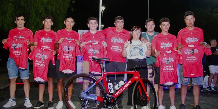 Chimbas presentó la indumentaria para la temporada de ruta