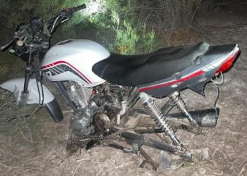 Hallaron una moto robada desarmada en una zona rural