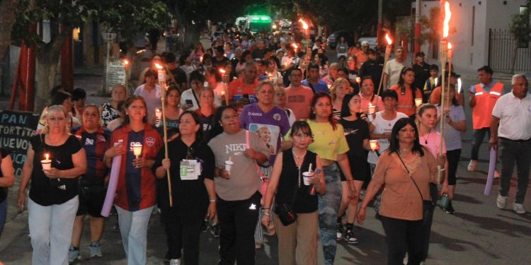 Chimbas realizó la Marcha de Antorchas “Iluminando Vidas”