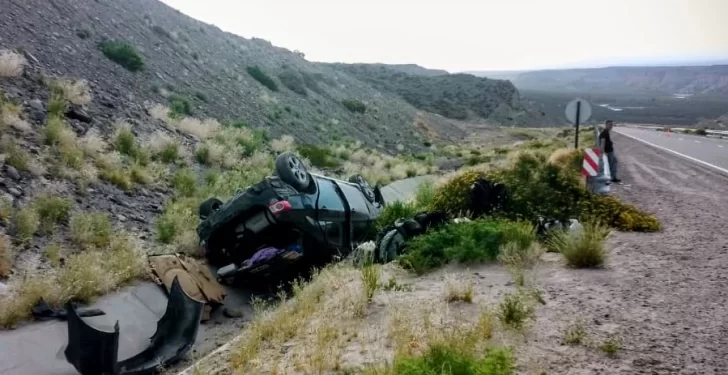 Una familia sanjuanina volcó en Ruta 40