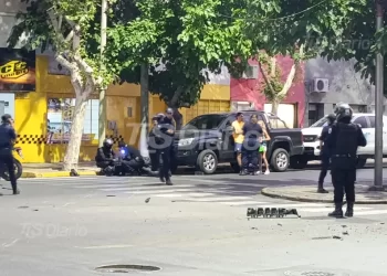 Camioneta atropella a un policía en pleno Centro y queda gravemente herido