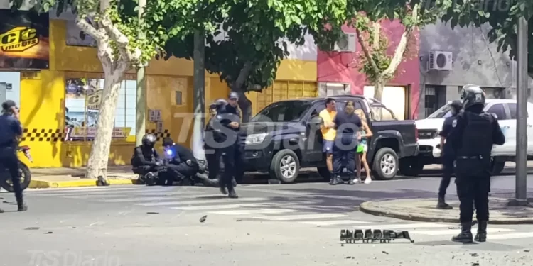 Camioneta atropella a un policía en pleno Centro y queda gravemente herido