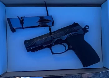 Sujeto huyó y abandonó un arma de fuego en un operativo policial