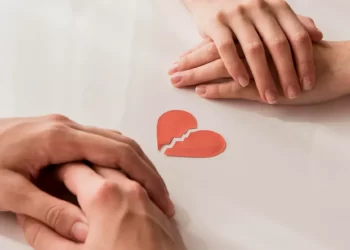 La Luna nueva en Escorpio trae cambios bruscos en el amor para algunos signos del zodiaco