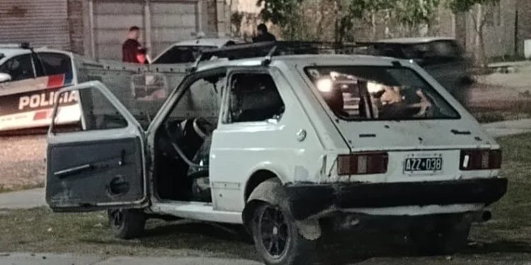 Caos y desesperación: un auto irrumpió en una plaza y atropelló a dos nenas