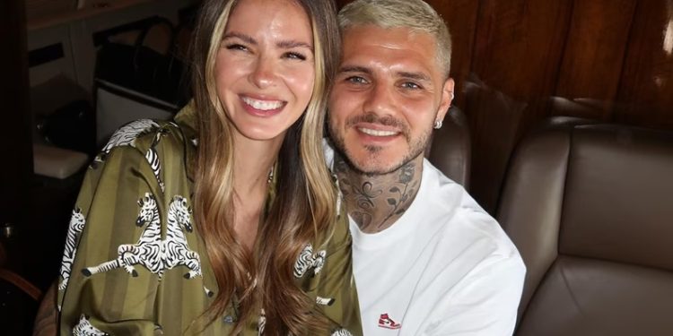 La China Suárez mostró su intimidad junto a Mauro Icardi en el vuelo rumbo a Estambul