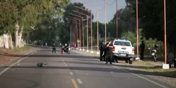 Tragedia en San Martín: un choque entre una moto y un auto dejó una víctima fatal