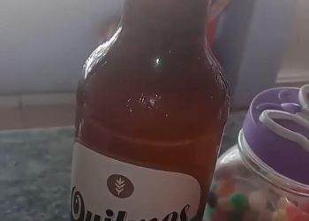 VIDEO: una mujer afirma que una cerveza Quilmes tenía un elemento “asqueroso”