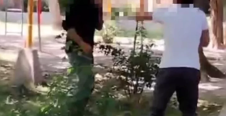 Violenta pelea entre estudiantes deja a un chico herido