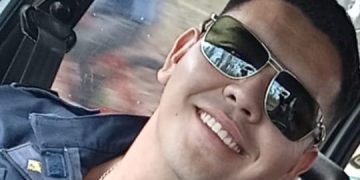 Piden oración por un querido policía que quedó en coma tras un grave accidente