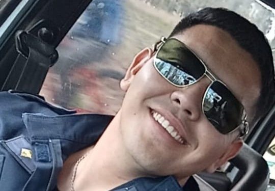 Piden oración por un querido policía que quedó en coma tras un grave accidente
