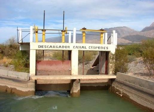 Hallan el cuerpo de una mujer en un canal de Rivadavia
