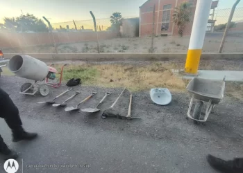 Cayeron tres hombres tras ser sorprendidos trasladando herramientas robadas de una bodega