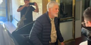 Julio De Vido se entregó en Comodoro Py y quedó detenido por la tragedia de Once
