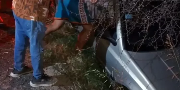 Perdió el control de su auto y terminó dentro de un zanjón en Pie de Palo