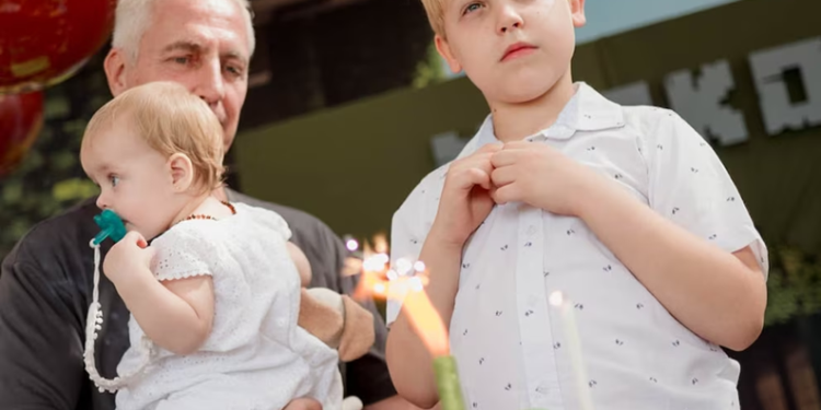 Marley festejó el cumpleaños de Mirko con una fiesta al aire libre