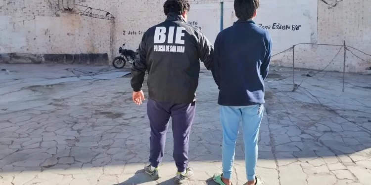 Detuvieron en Santa Rosa a un hombre buscado por un robo