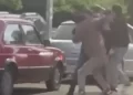 VIDEO: Lo desmayó de un palazo traicionero en brutal pelea callejera