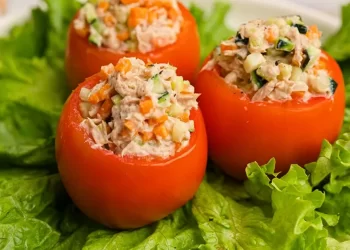 Almuerzo ligero: receta de tomates rellenos