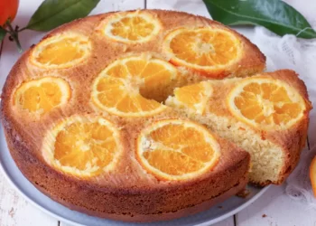 Para sorprender: torta invertida de naranjas, una receta con pocos ingredientes