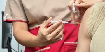 Salud informa los horarios de atención del Vacunatorio central