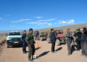 Indignación en Barreal: 16 vehículos dañaron la Pampa del Leoncito y hay un guía turístico identificado