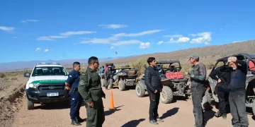 Indignación en Barreal: 16 vehículos dañaron la Pampa del Leoncito y hay un guía turístico identificado