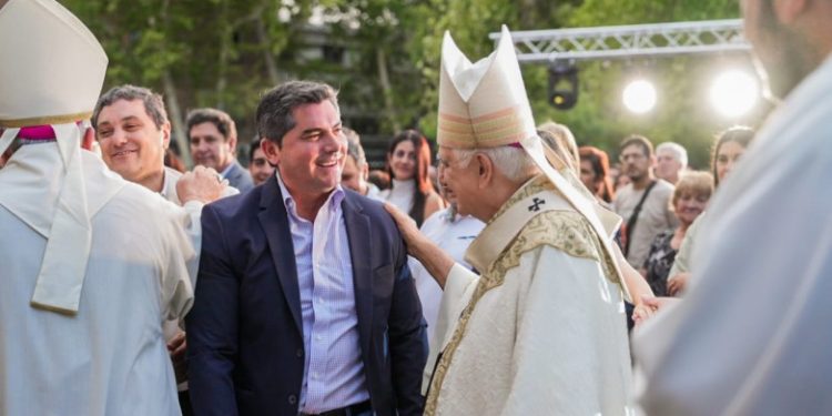 El gobernador Orrego participó en la misa de Acción de Gracias por la Navidad