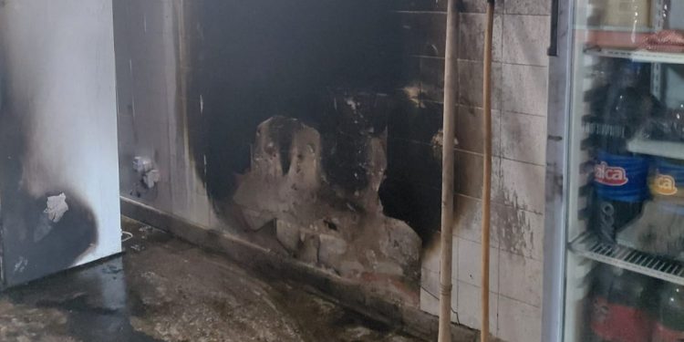 Incendio en 25 de Mayo: ardió una distribuidora y analizan si fue intencional