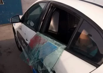 Detuvieron a un hombre por amenazar a su madre y dañar un patrullero